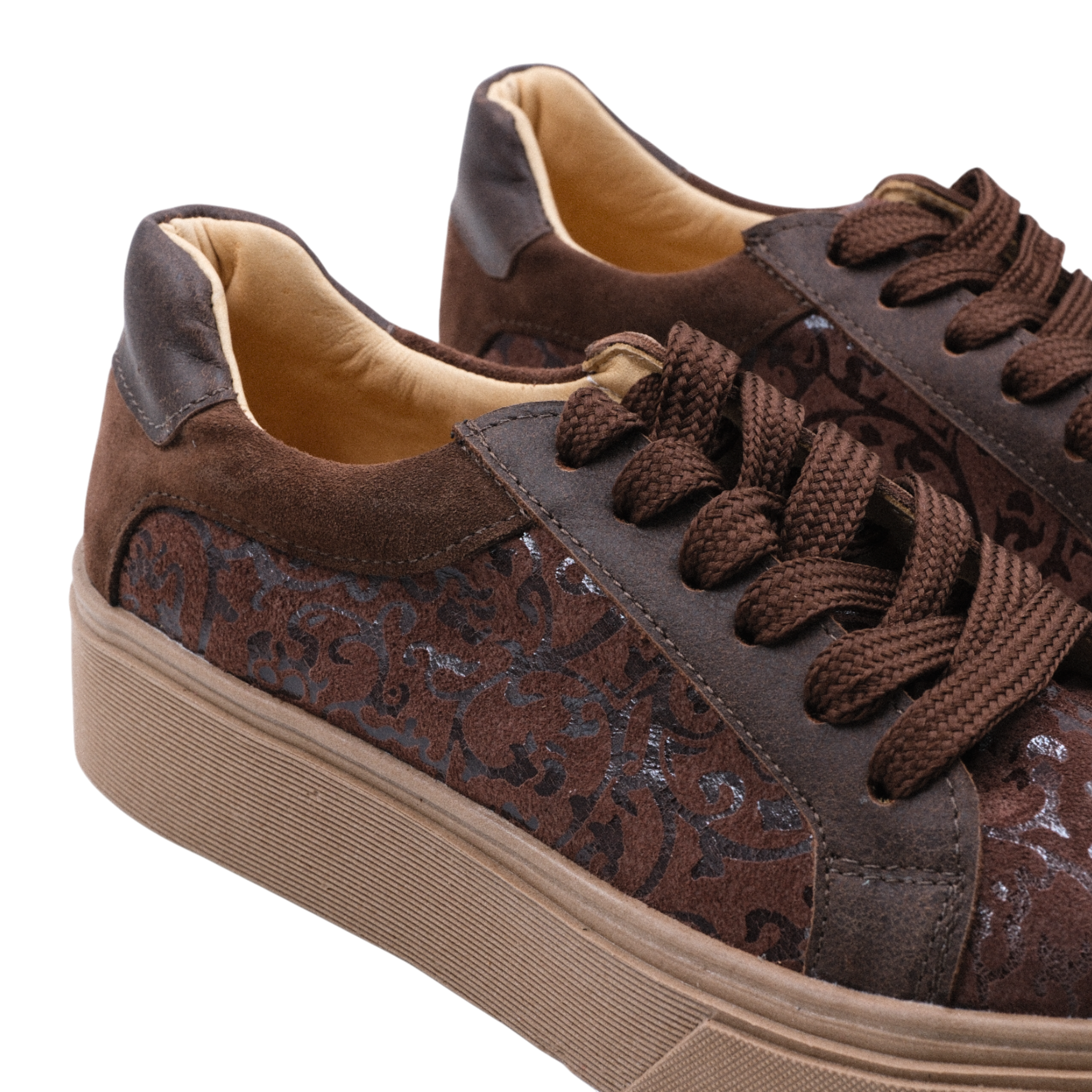 Inusual caramel brown flower