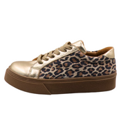 Inusual caramel gold leopard