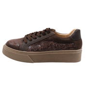 Inusual caramel brown flower