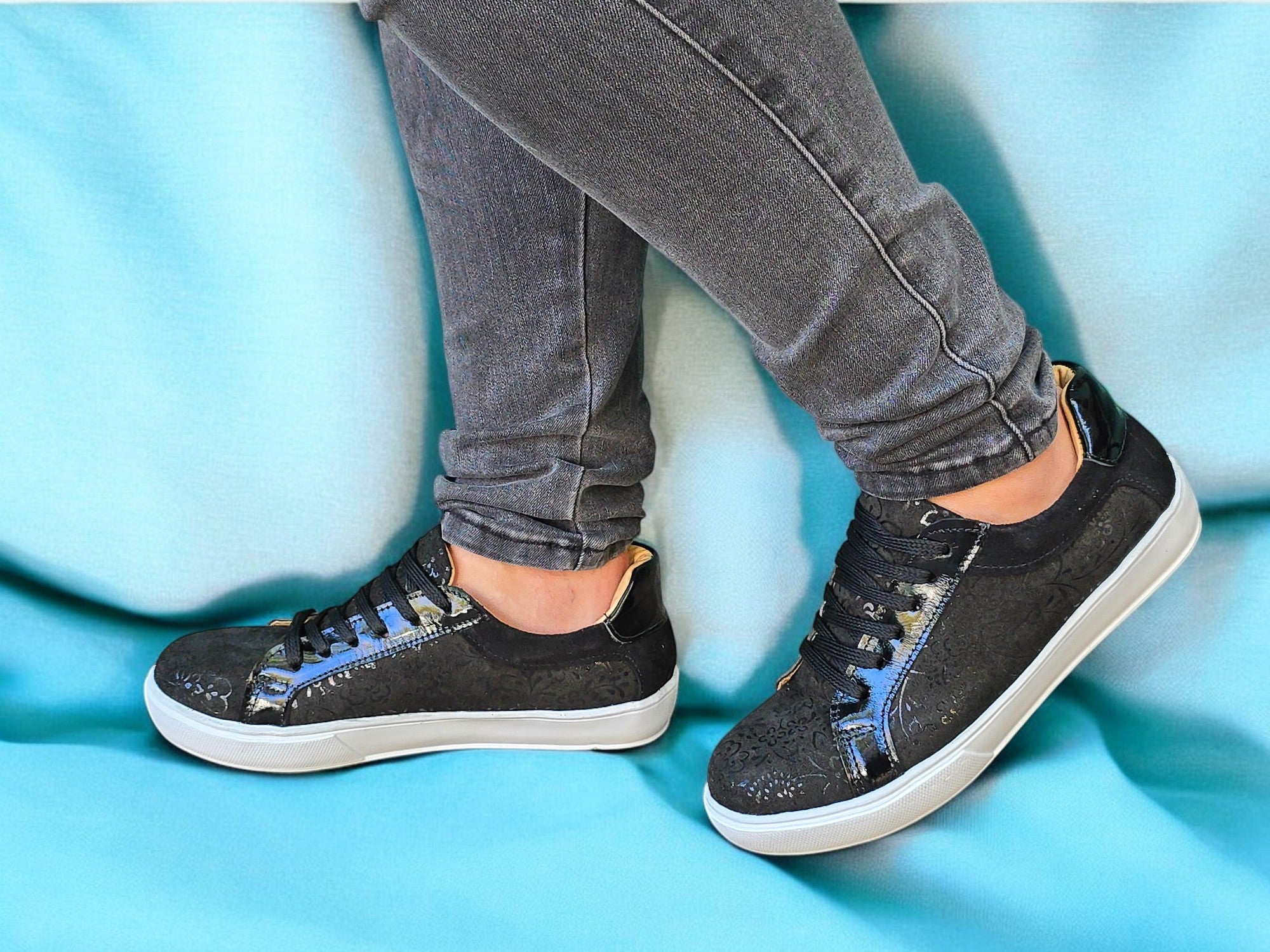 Olie black flower