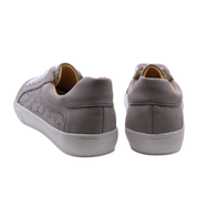 Olie grey flower