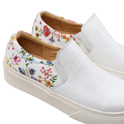 Inusual pancha white flower