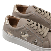 Inusual beige gold star