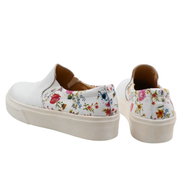 Inusual pancha white flower