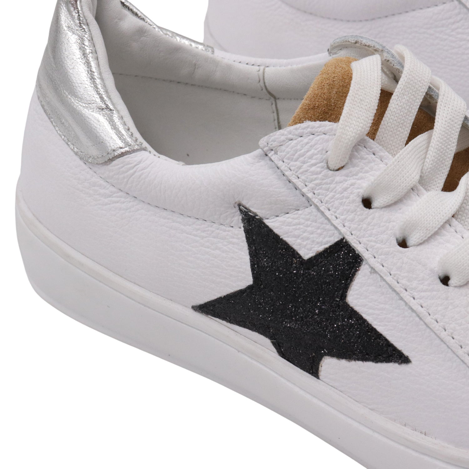 Olie white beige star