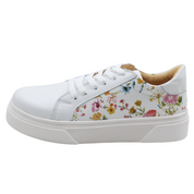 Inusual white flower