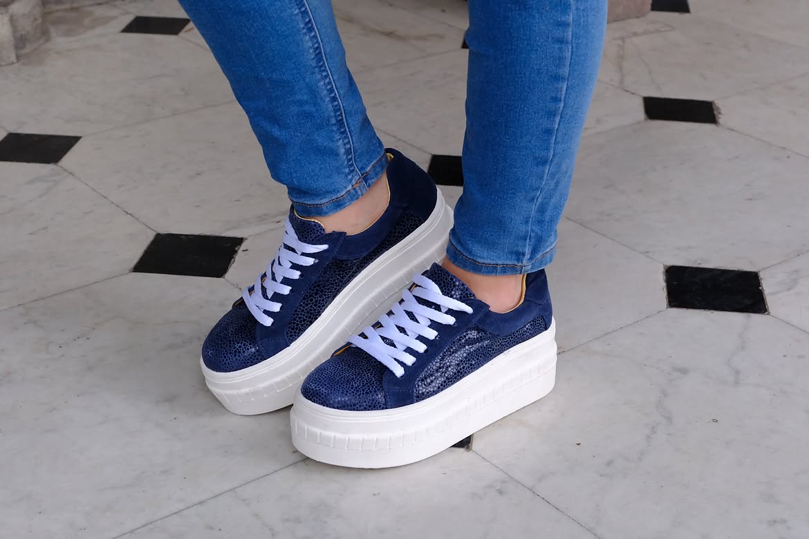 Este_azul_es_lo_que_necesita_tu_look_para_contrastar_._Nuestras_Valkiria_Blue_Ocean_estan_di.jpg