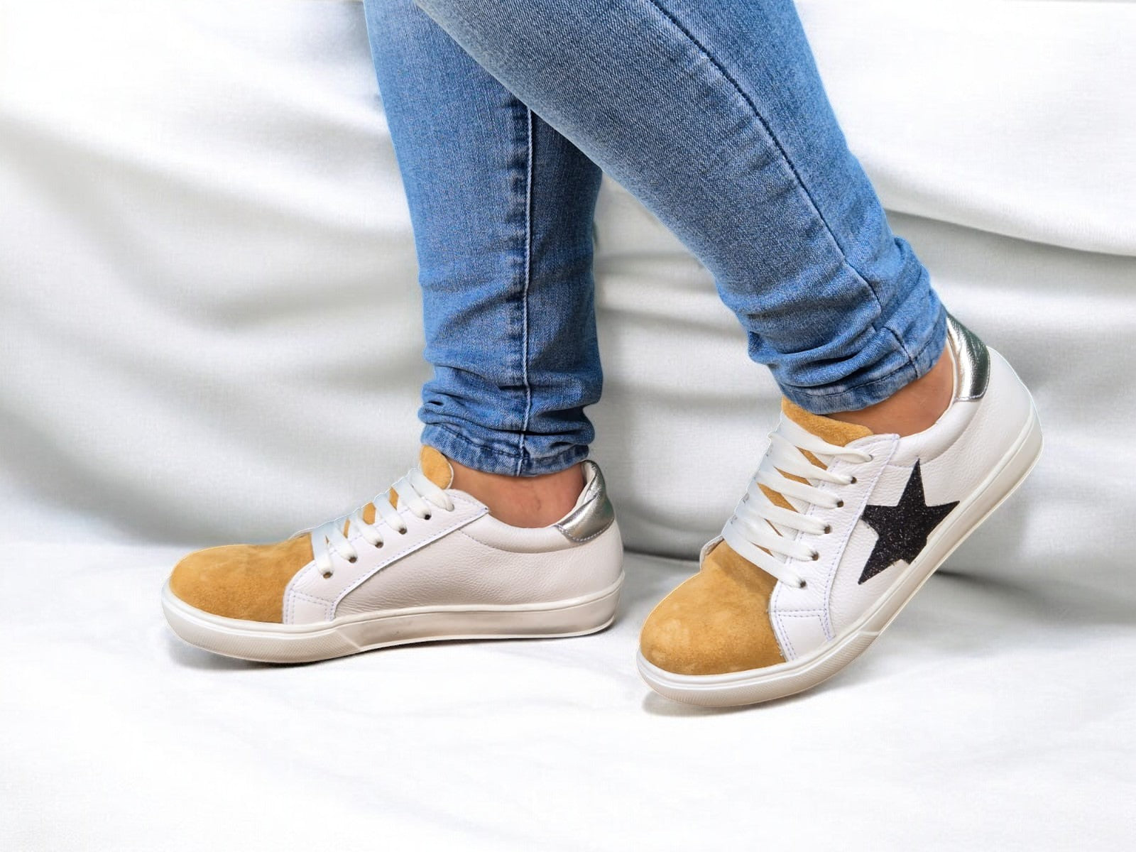 Olie white beige star