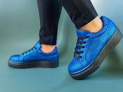 Inusual electric blue