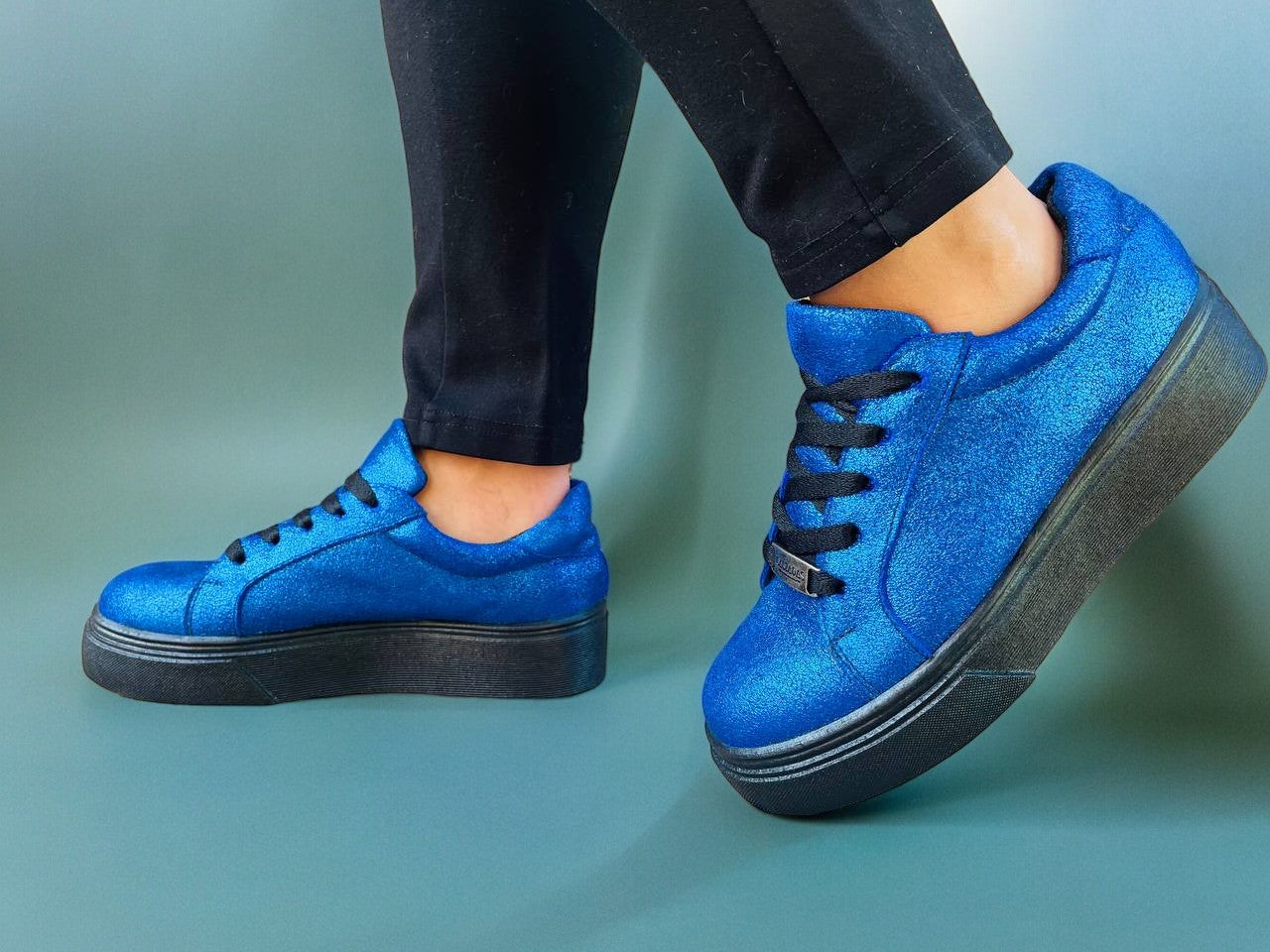 Inusual electric blue