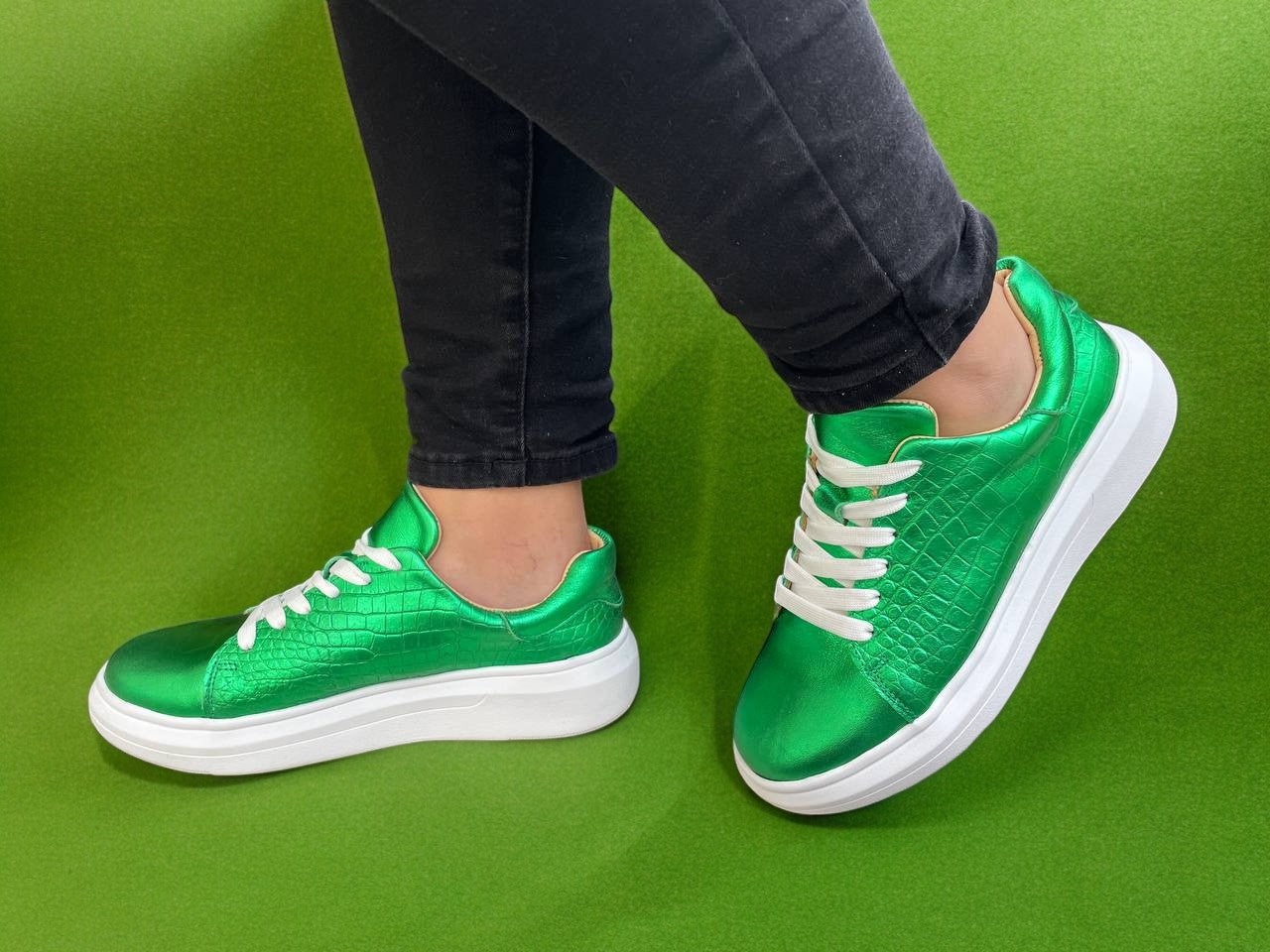 Trini shiny green