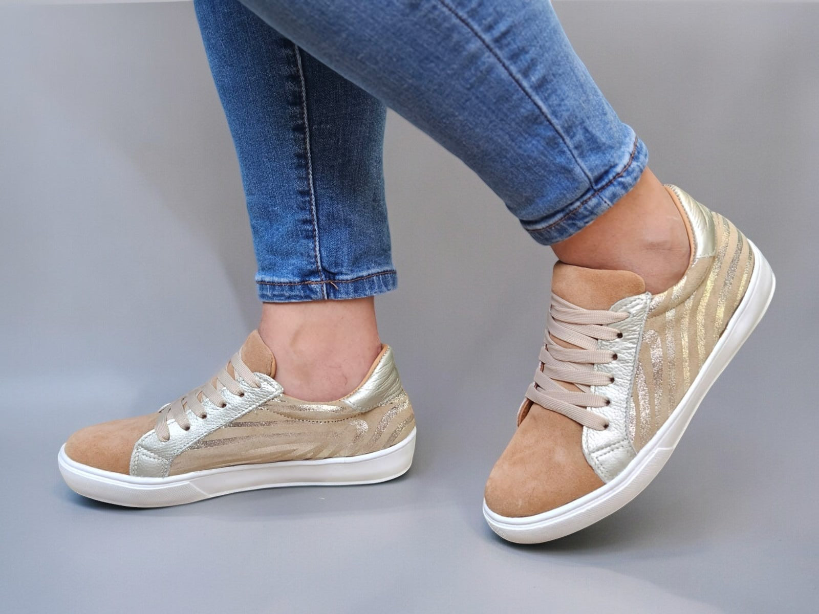 Olie gold zebra