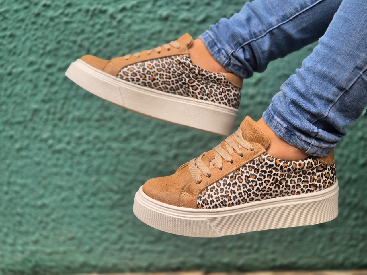 Inusual toasted leopard