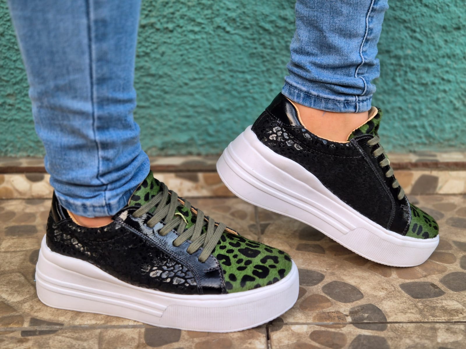 Dawn black green