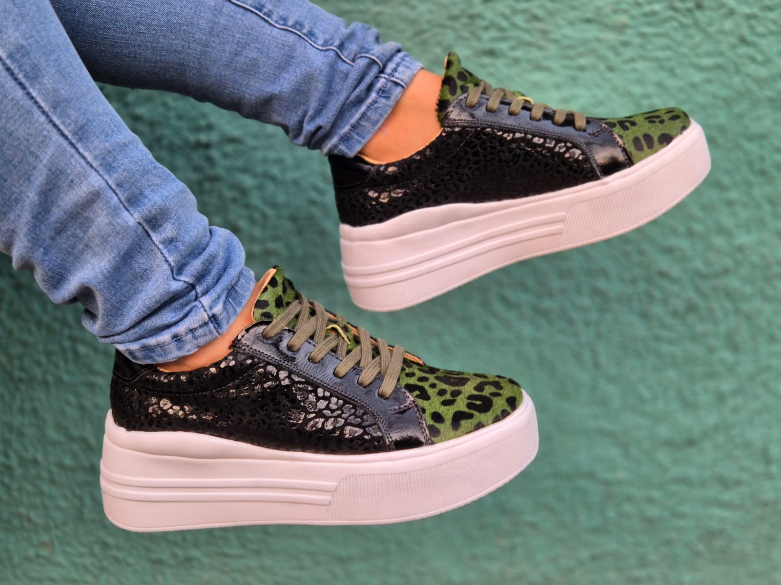 Dawn black green