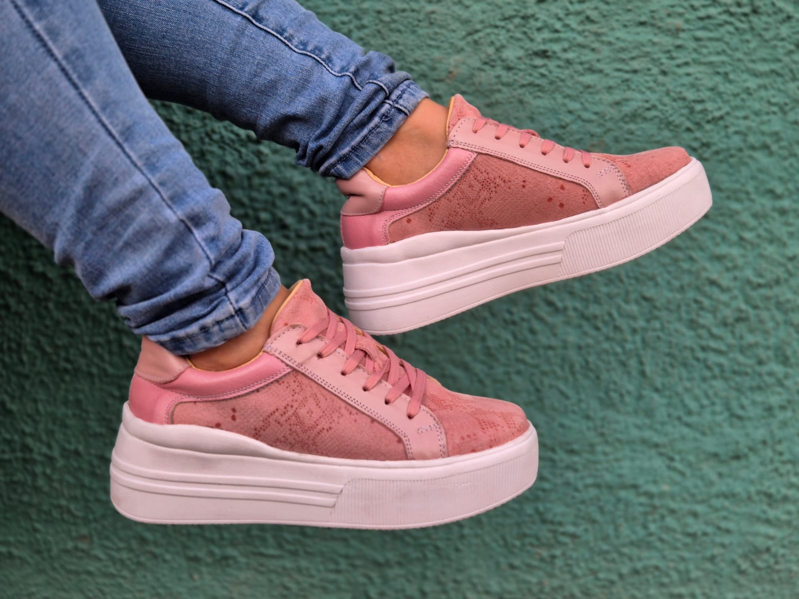 Dawn pink