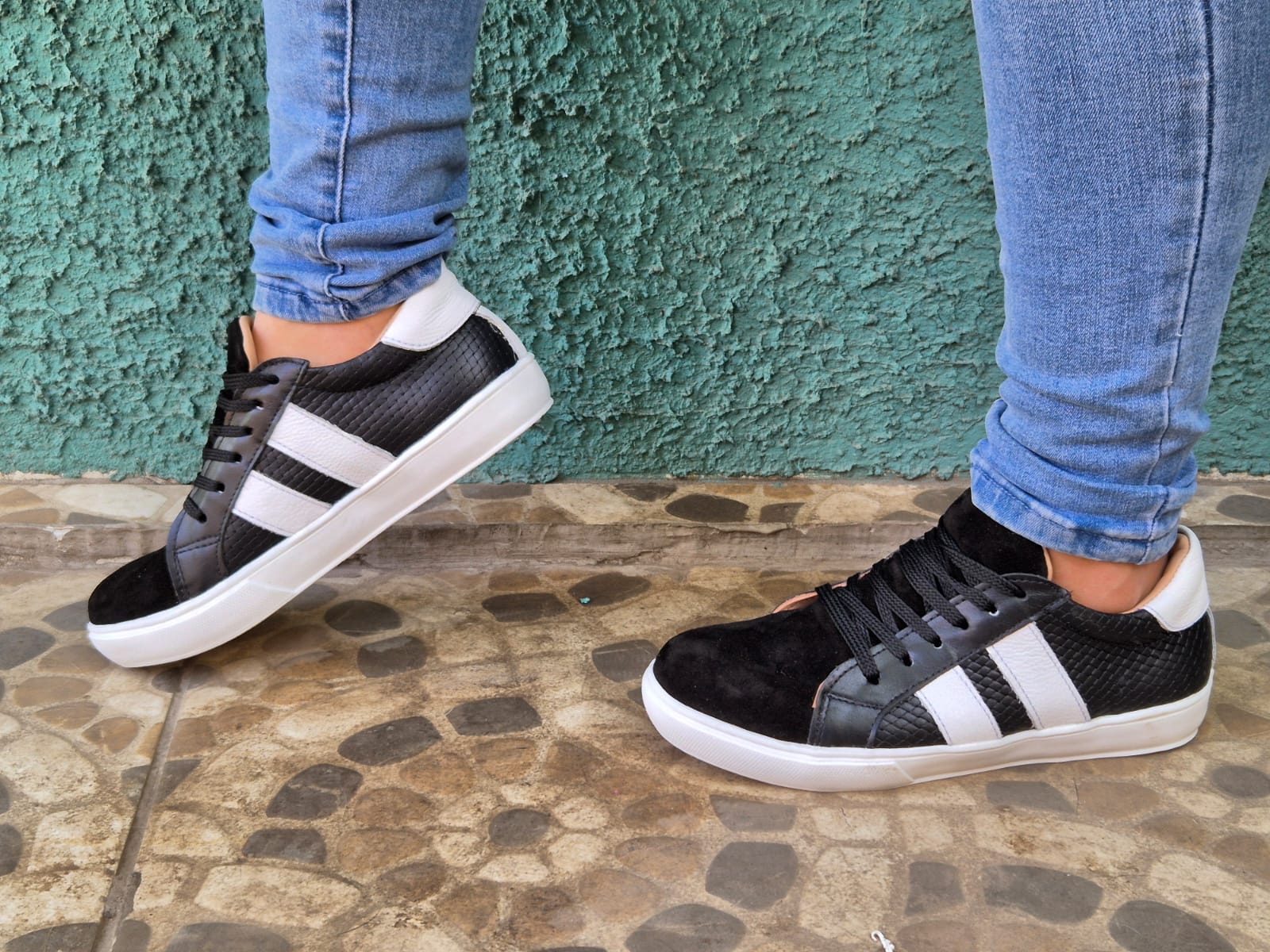 Olie black white