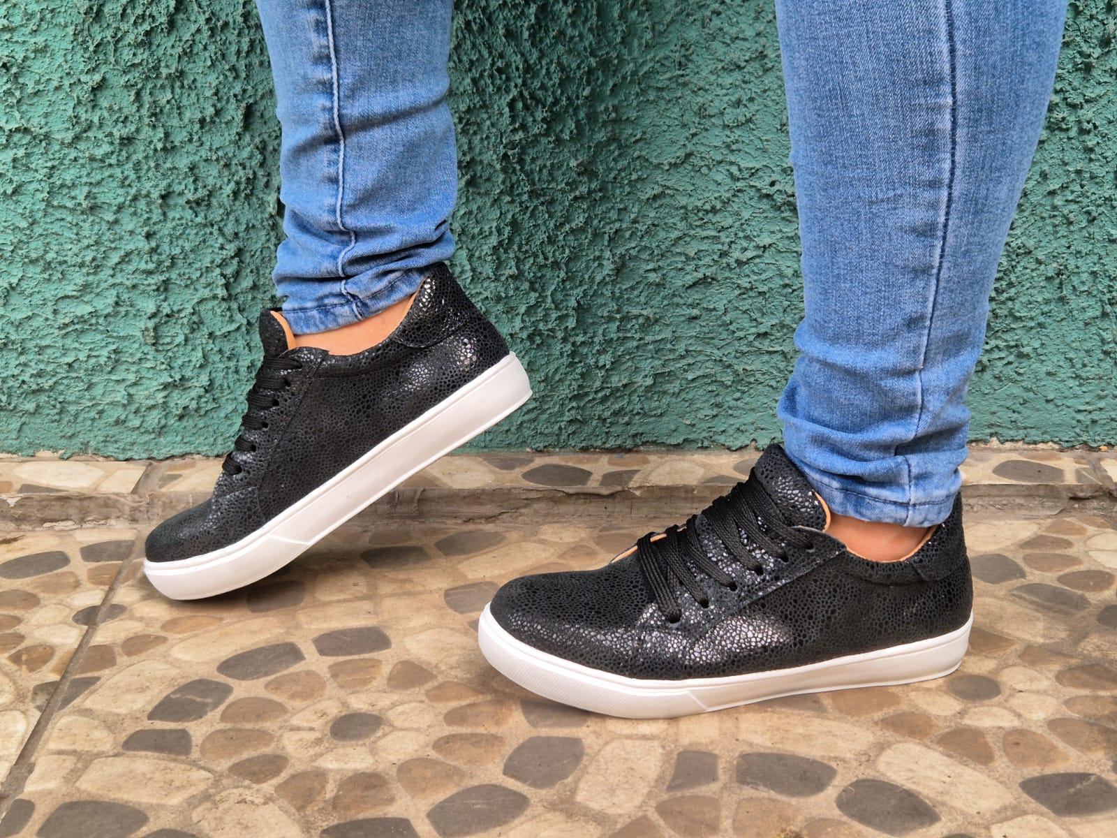 Olie shiny black