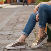 Inusual gold leopard