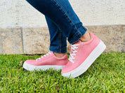 Inusual pink Crocodile