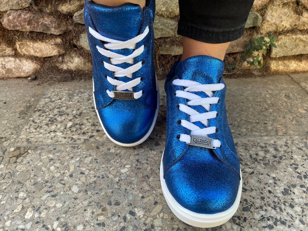 Thiare shiny blue