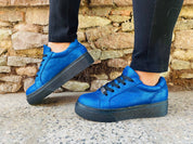 Inusual electric blue